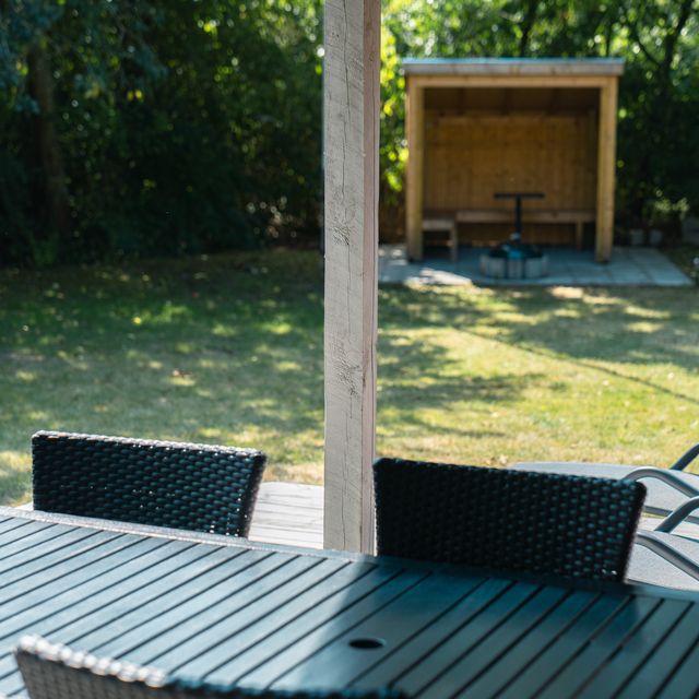 Terrassebordet under den overdækkede del